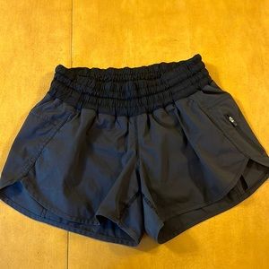 Tracker shorts lululemon size 8 black